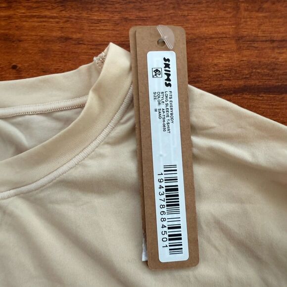 Skims Fits Everybody Long Sleeve T-Shirt Color Sand Size Medium NWT - Picture 2 of 10